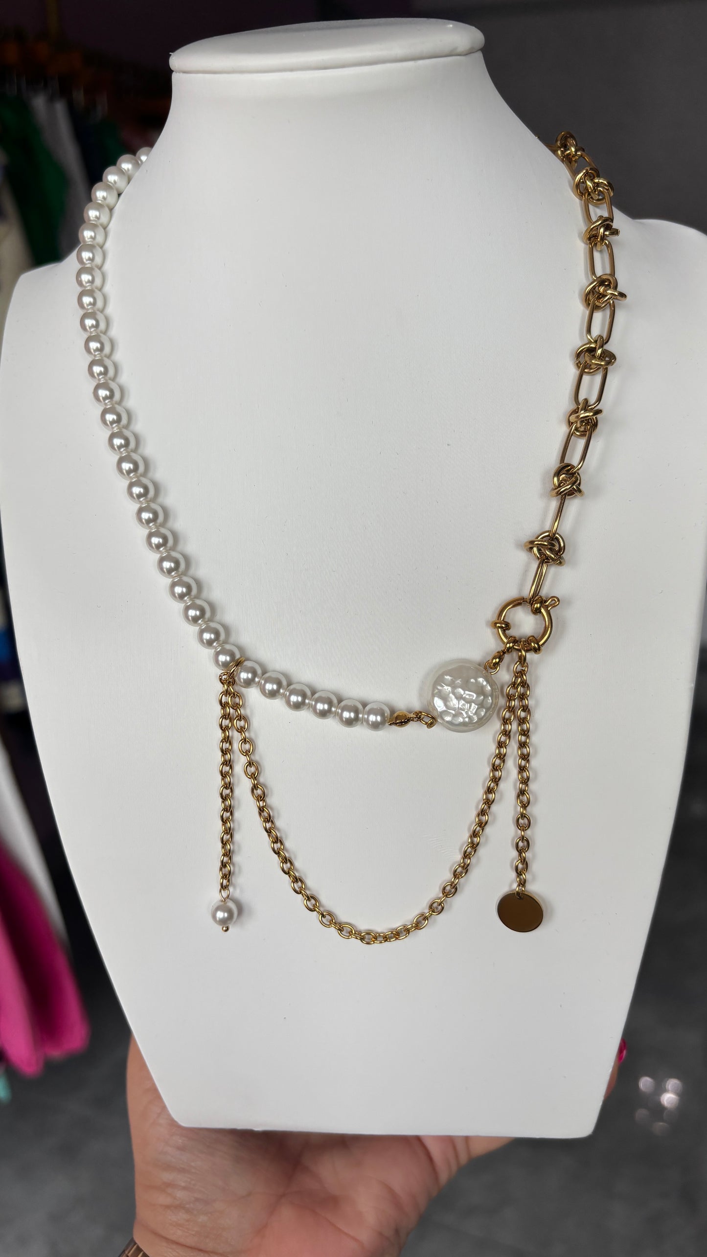 Pearl knot neackles
