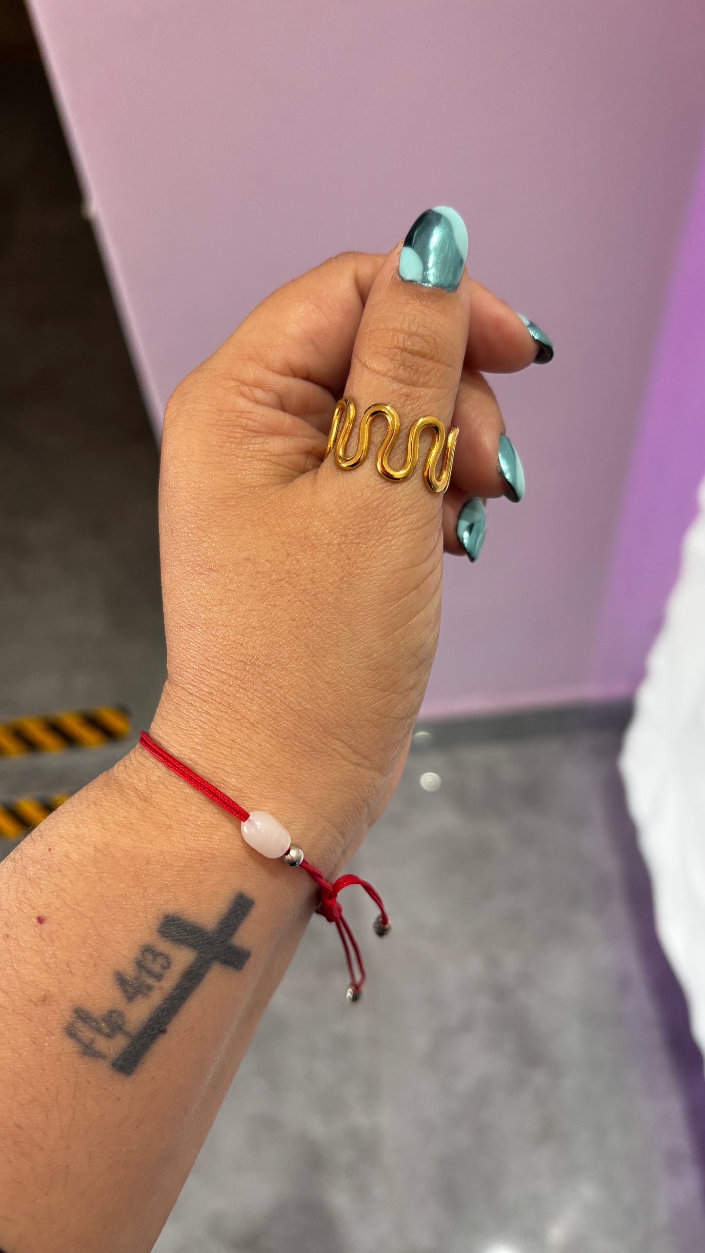 Zig gold ring