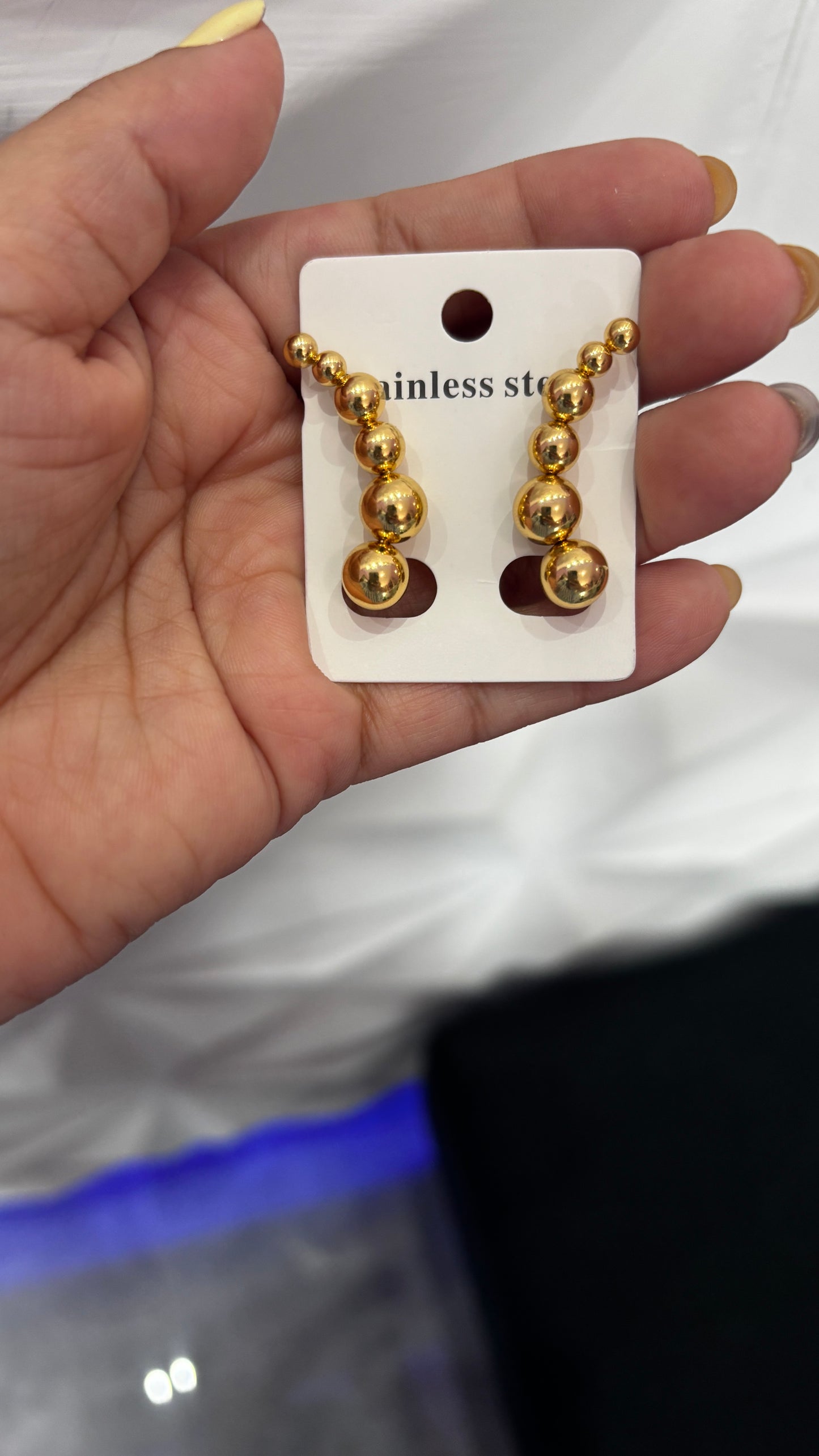 Triple dot earring