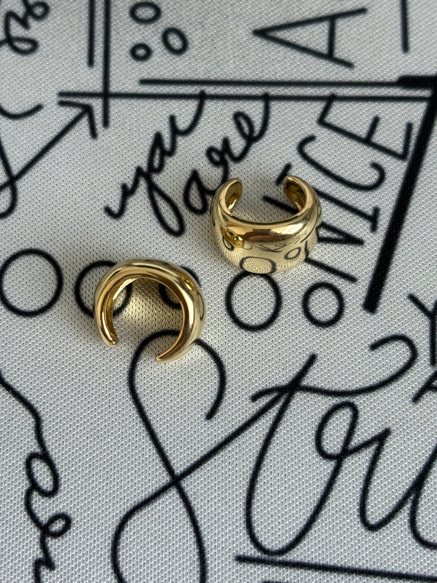 Single ear cuff