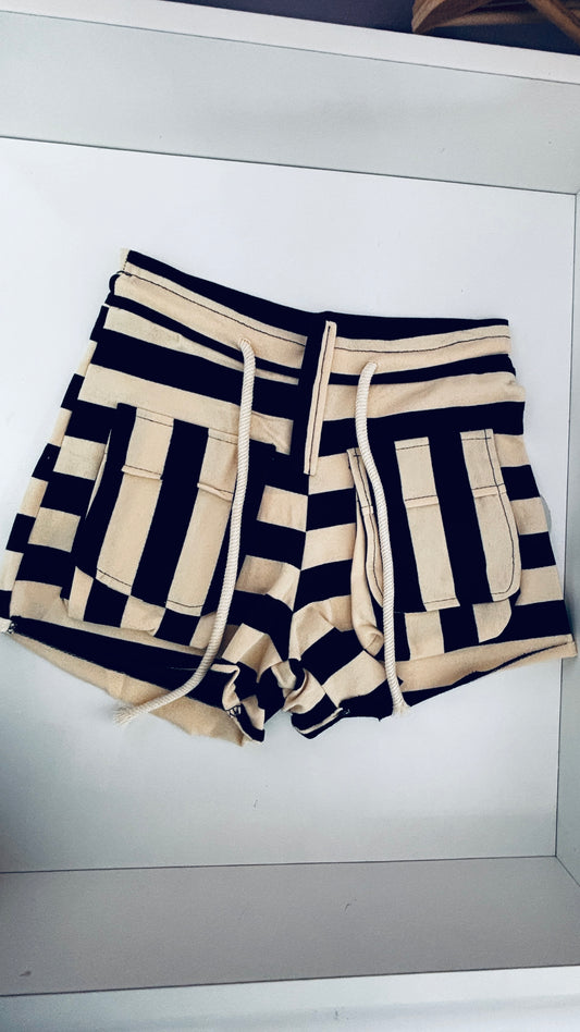 Cream/black stripe short