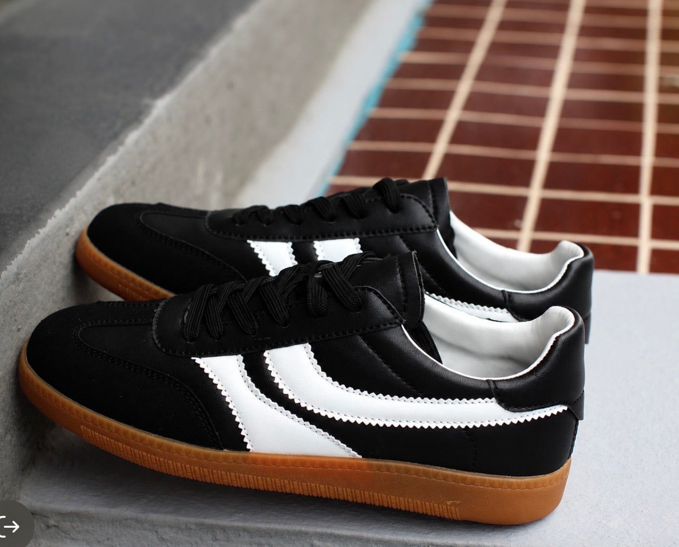 Sneaker shoes