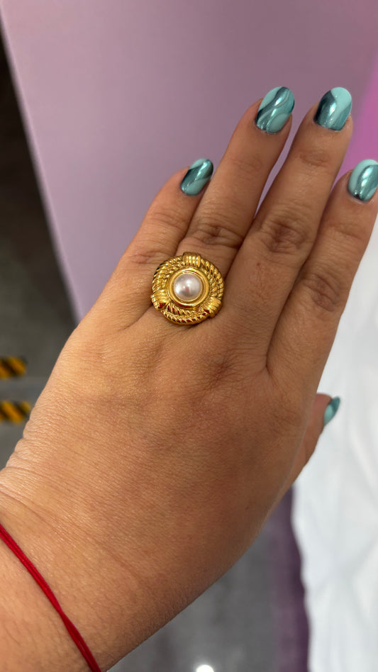 Gold pearl ring
