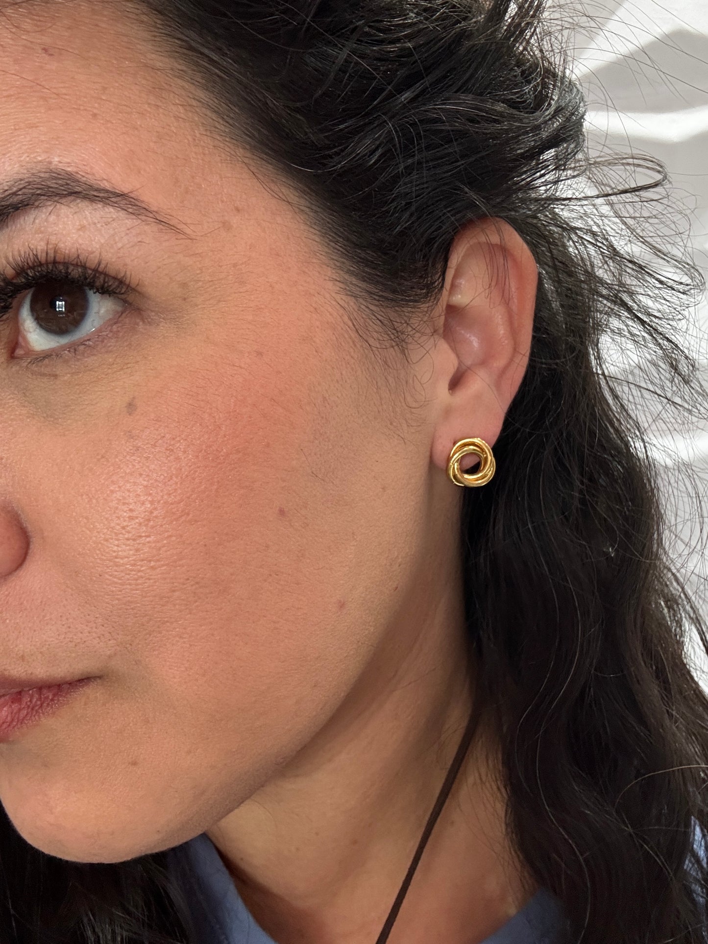 Daily gold earring